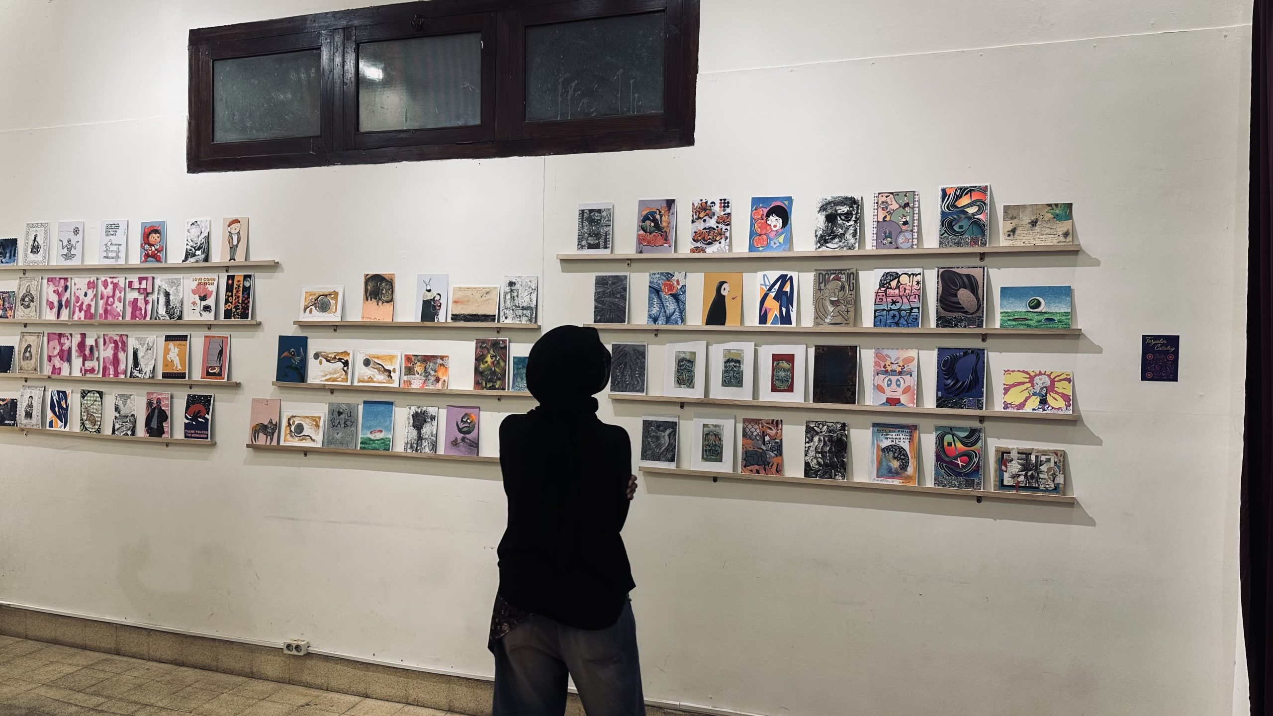 73 Seniman Pamerkan Karya Seukuran Kartu Post dalam Terjalin Art Exhibition di Malang